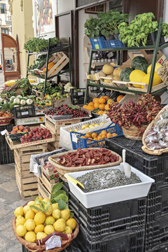 Italia Puglia Città di Gallipoli frutta e verdura