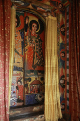 bogato zdobione wnętrze  starego  i zabytkowego ortodoksyjnego kościoła w etiopii - obrazy, fototapety, plakaty