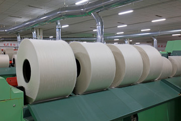 Cotton yarn on the spinning machine