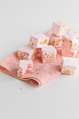 rosa Turron auf Tuch