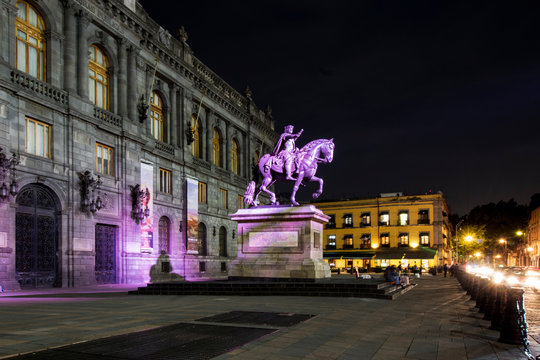 Plaza Tols&aacute;, Mexico