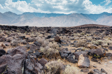 Fototapeta na wymiar Fossil Falls formed years ago when the Owens River carved through the volcanic basalt rocks in the Eastern Sierra Nevada of California