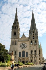 Fototapeta na wymiar Chartres Cathedral, france, cathedral, church, architecture, religion, gothic, building, religious, old, landmark, stone, catholic, monument, facade, history, historic,