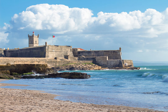 Vista do Forte de S&atilde;o Juli&atilde;o da Barra em Carcavelos