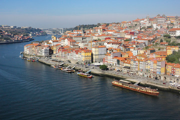 Fototapeta na wymiar panorama of the old town of Porto