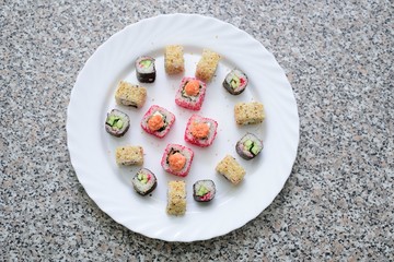Fototapeta na wymiar FUNNY SUSHI , веселые суши 