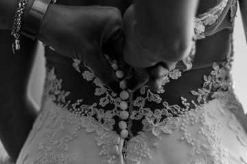 Brautkleid wird zu gemacht 