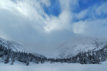 Fototapeta na wymiar Piękna zima w górach, Tatry Polska