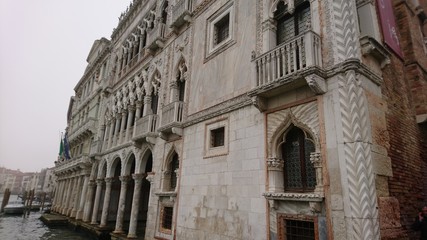 Fototapeta na wymiar facade of an old building in Venice italy