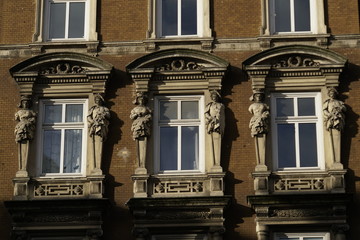 klassizistische Hausfassade im Stadtteil St. Georg