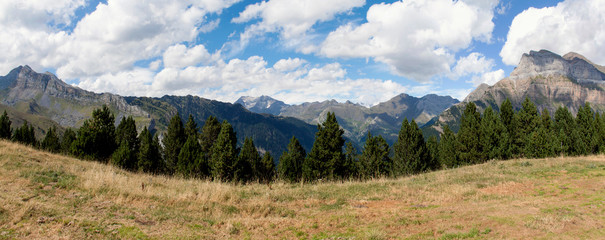 Vistas al valle de Ordesa desde Monte El Cebollar