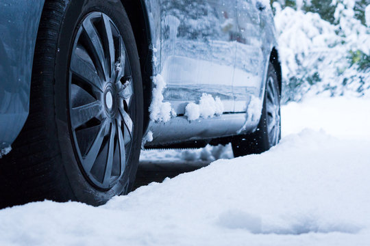 Auto im Schnee