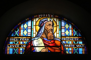 Moïse. Vitrail. Eglise Saint-Jean-Baptiste. Taninges. / Moses. Stained glass. St. John the Baptist Church. Taninges.