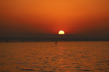 関空連絡橋に沈む夕日