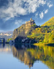 Die Burg Strekov über der Elbe, die 1316 zur Bewachung des wichtigen Handelsweges nach Deutschland erbaut wurde, ist bis heute eines der meistbesuchten Kulturdenkmäler Nordböhmens. Tschechische Republik © Pecold