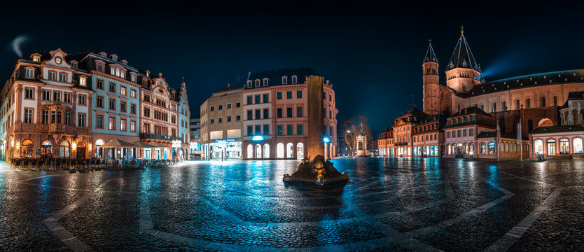 Panorama Mainzer Marktplatz mit Dom und Markth&auml;usern