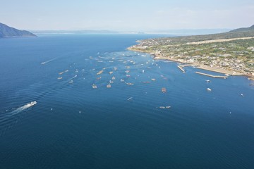 桜島の赤生原港の養魚場空撮