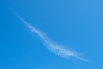 Naklejka na ściany i meble 【写真素材】 青空　空　雲　飛行機雲　冬の空　背景　背景素材　1月　コピースペース