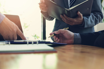 Naklejka premium Business and finance concept of office working,Teamwork of Businessmen discussing investment business plan in office