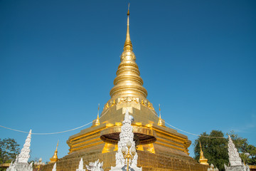 Fototapeta premium Wat Phra That Chae Haeng an iconic famous temple in Nan the Northern province in the Northern Thailand. The gilded chedi that contains a relic of the Buddha.