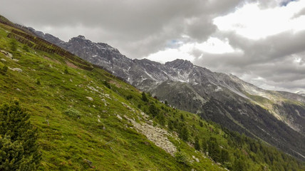 Fototapeta na wymiar Hiking in the Dolomites 