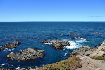 Fototapeta na wymiar Beautiful view of the ocean along the California State Route One. California, USA