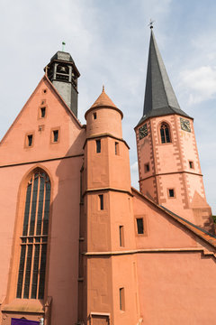 Kirche mit Glockenturm