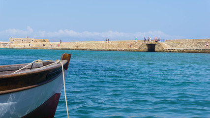 Fototapeta na wymiar small boat at the harbour in chania 
