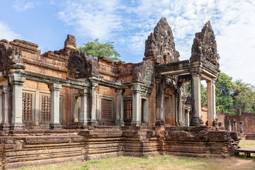 Fototapeta na wymiar ancient remains of Banteay Samre temple, Siem Reap, Cambodia, Asia