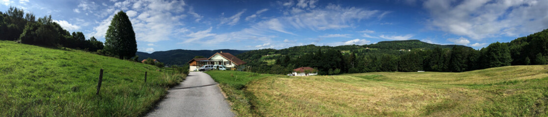 Fototapeta na wymiar Panoramic view of the mountains at the aulxures sur moselotte
