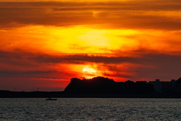 夕陽と水平線