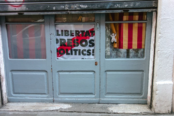 Banner of support to the prisoners and political exiles of the independence process of Catalonia.