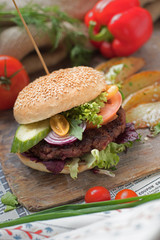 Hamburger wegetariański z warzywami