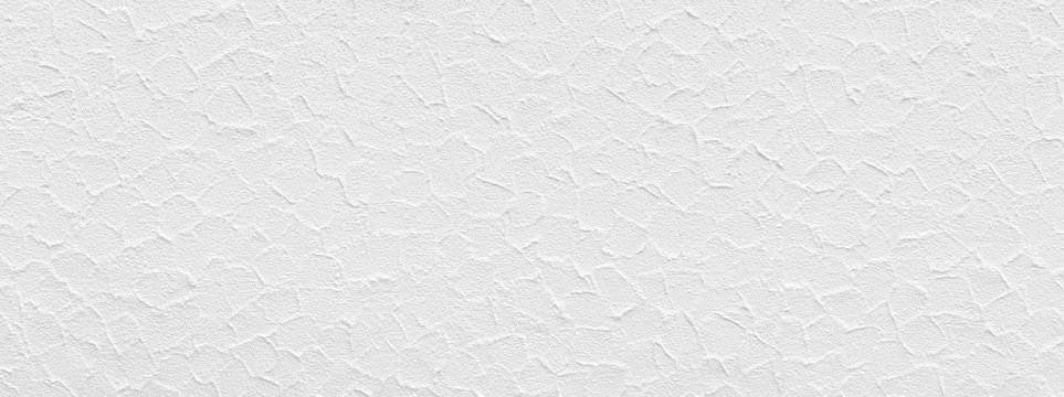 Detail einer frisch gestrichenen Wand aus wei&szlig;em Strukturputz - Panorama