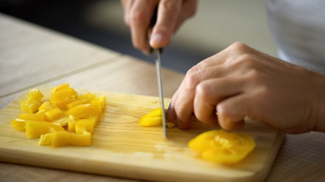 Man Cutting Pepper, Organic Nutrition, Cooking Tips, Fresh Salad Dinner, Diet