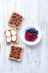 Healthy toast with peanut butter and fresh fruit.
