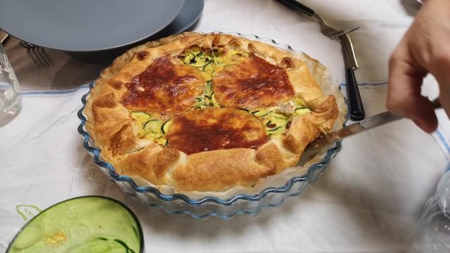 torta satata verde e formaggio cotta al forno