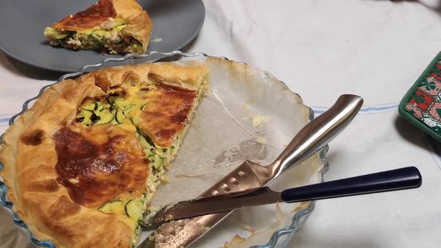 torta satata verde e formaggio cotta al forno