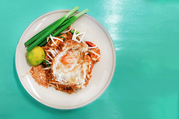 padthai with shrimps and fried egg on top