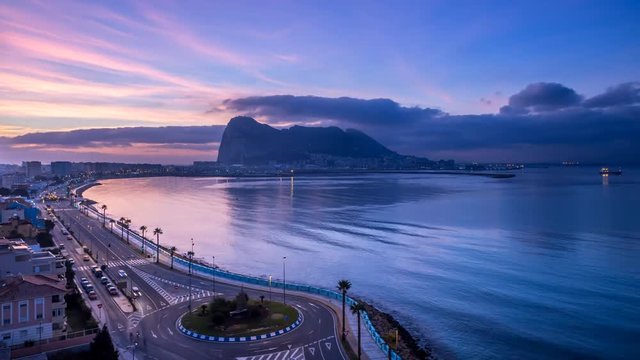 Beautiful Ultra HD time-lapse video of the sun rising next to the Rock of Gibraltar taken from La L&iacute;nea de la Concepci&oacute;n