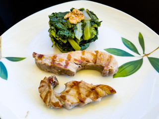 Healthy food: Grilled tuna belly with chard with walnuts
