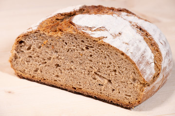 Frisch angeschnittenes Brot