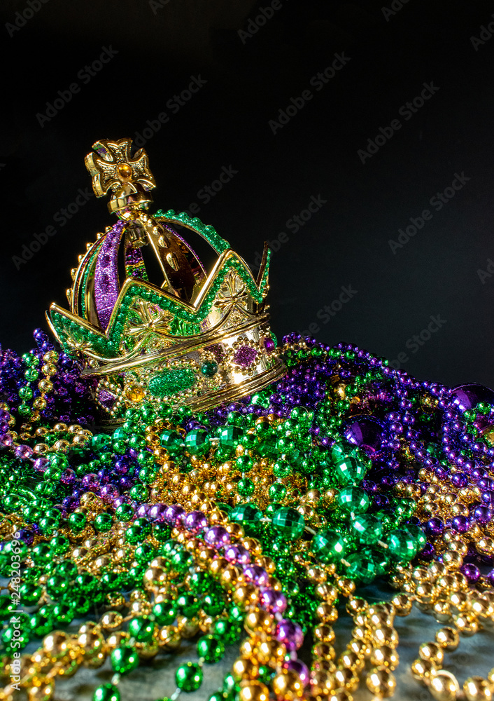 Wall mural New Orleans mardi gras crown and beads in green, gold, and purple