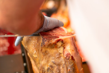 Cortando jamón ibérico 