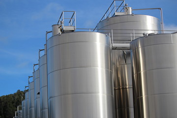 cuve à vin en usine