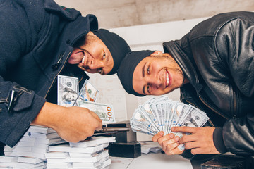 Robbers shwoing stolen money from robbery