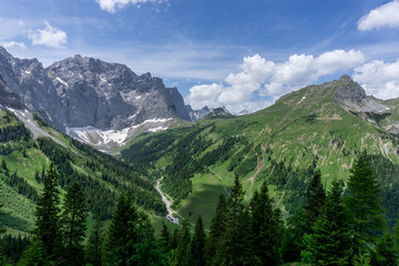 Fototapeta na wymiar Beautiful mountain valley in the Alps
