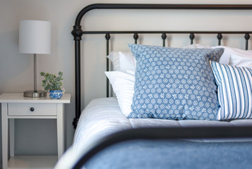 Bedroom decorated in blue and white