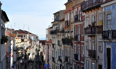 Fototapeta na wymiar Views from a slope in Lisbon