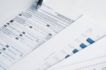 Obraz premium Canadian Corporate Tax T2 return form to calculate company tax